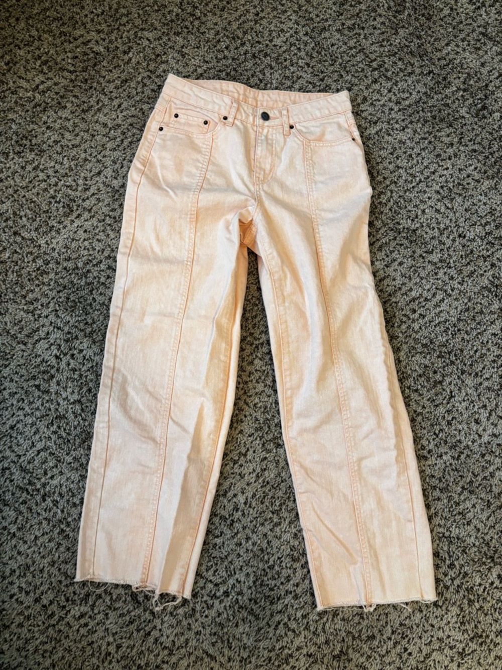 Women’s Straight-Leg Jeans in Light Peach
